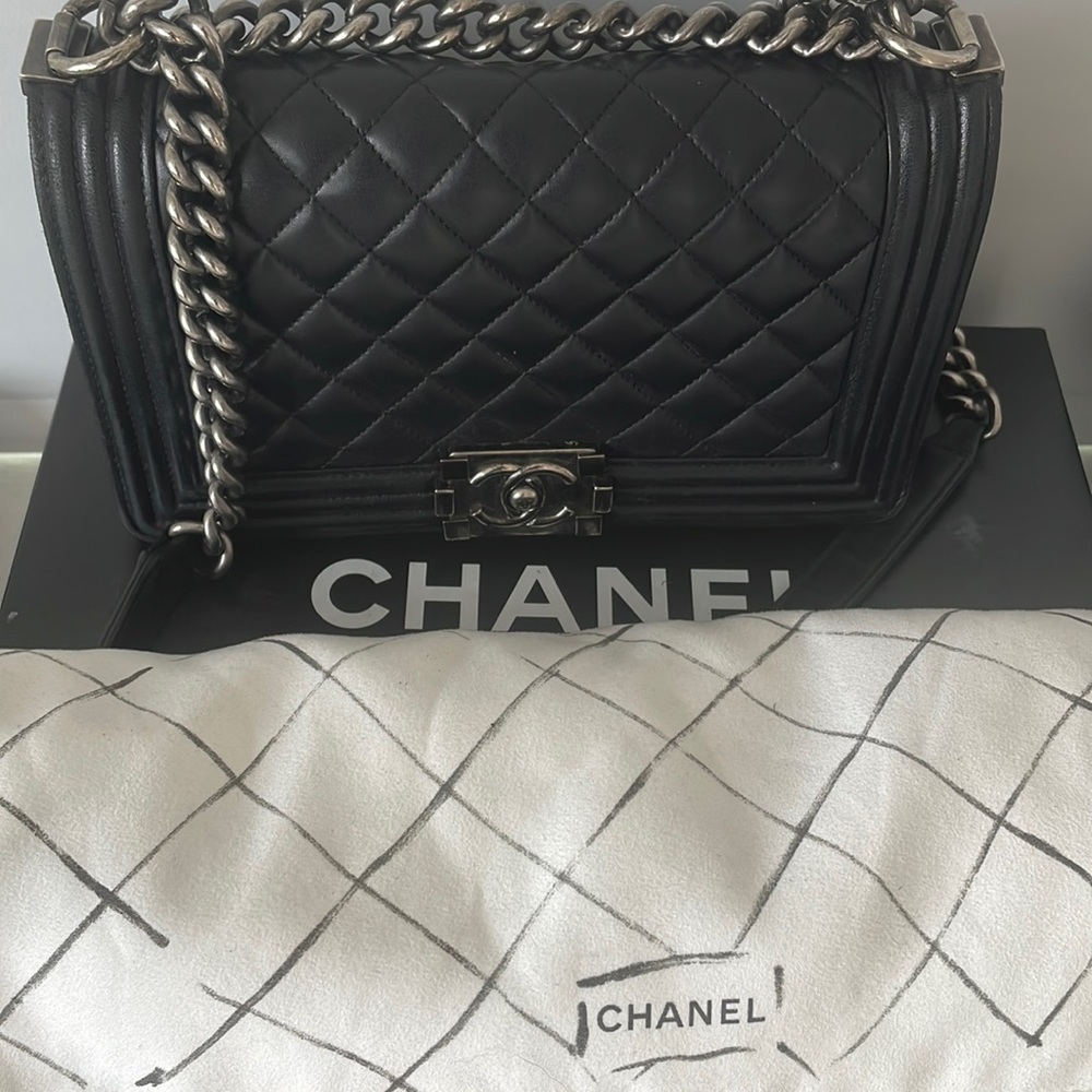 GUARANTEED AUTHENTIC original medium black LAMB leather chanel boy bag